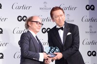 布袋寅泰（右）