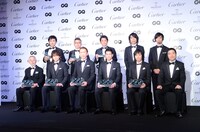 受賞者8組によるフォトセッションの様子。