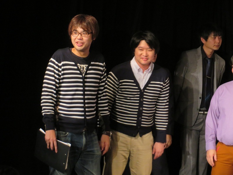 服がかぶったスパローズ森田とトップリード和賀。