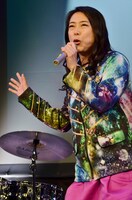 Like a Record round! round! round!の椿鬼奴。