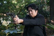 「素敵な選TAXI」の劇中ドラマ「犯罪刑事」に登場するバナナマン日村。(c)関西テレビ