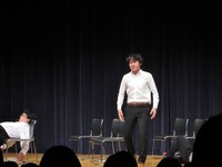 まったくイジられなかったタイムマシーン3号・山本と、寝ている相方の関。