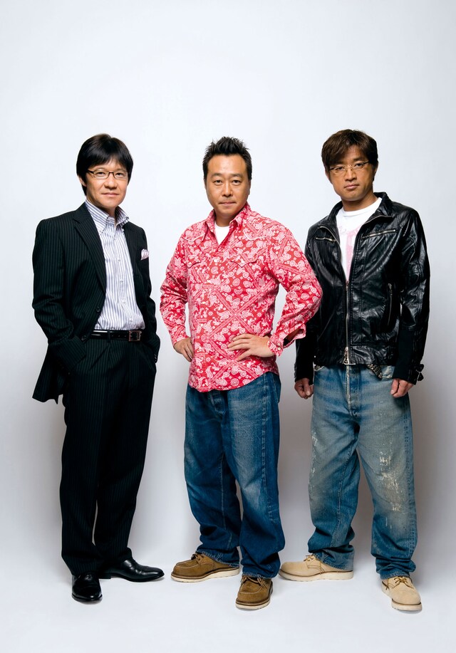 「新人内さまライブ チャンピオン大会」のMCを務める内村光良とさまぁ～ず。