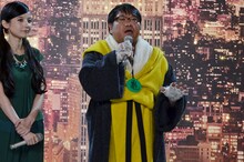 カンニング竹山（中央）。