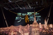 映画「ミュータント・タートルズ」の公開アフレコイベントで、逆バンジーをしながらアフレコに挑戦したカンニング竹山。