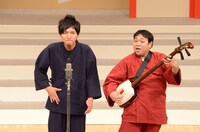 かくし芸を披露するコンパス