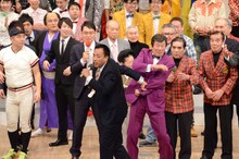 ナイツ塙に捕まってしまう新山ひでや。