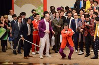 「最高最高ー！」と新山ひでや。