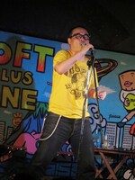 「MONEY」を歌う浜田省四。