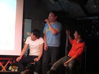 「とんちんかんちん一休さん」の反対替え歌で、一休さんを「百働野郎」と歌ったアイアム野田。