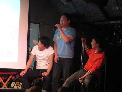 「とんちんかんちん一休さん」の反対替え歌で、一休さんを「百働野郎」と歌ったアイアム野田。