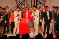 「よしもと漫才劇場」お披露目公演のエンディング。