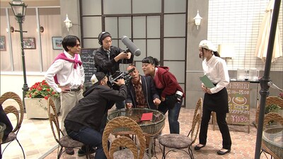 「七人のコント侍」のコント「密着なんで」(c)NHK