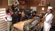 「七人のコント侍」のコント「密着なんで」(c)NHK