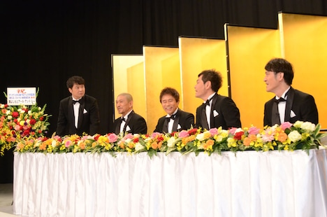 遠藤に怒りをぶつける方正（左）。