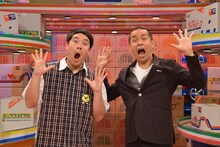 「新春ビックラコイタ箱 3世代ひつじ年男様…テレビ局宛てに（秘）荷物送っておきましたSP」でMCを務めるタカアンドトシ。(c)CTV