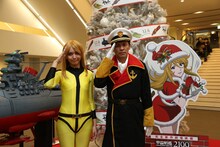 （左から）加藤夏希、ますだおかだ岡田。(c)西崎義展/2014 宇宙戦艦ヤマト2199 製作委員会（「崎」は「たちざき」が正式表記）