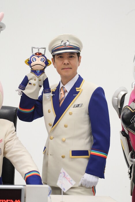 関根勤 (c)「トッキュウジャーVSキョウリュウジャー」製作委員会　(c)テレビ朝日・東映AG・東映