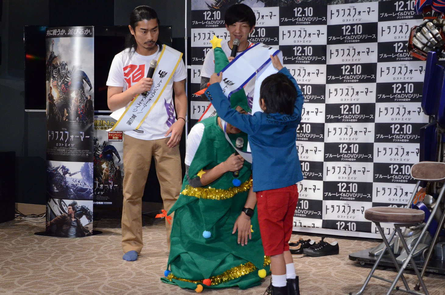 宣伝隊入隊を認めてもらった尾形。