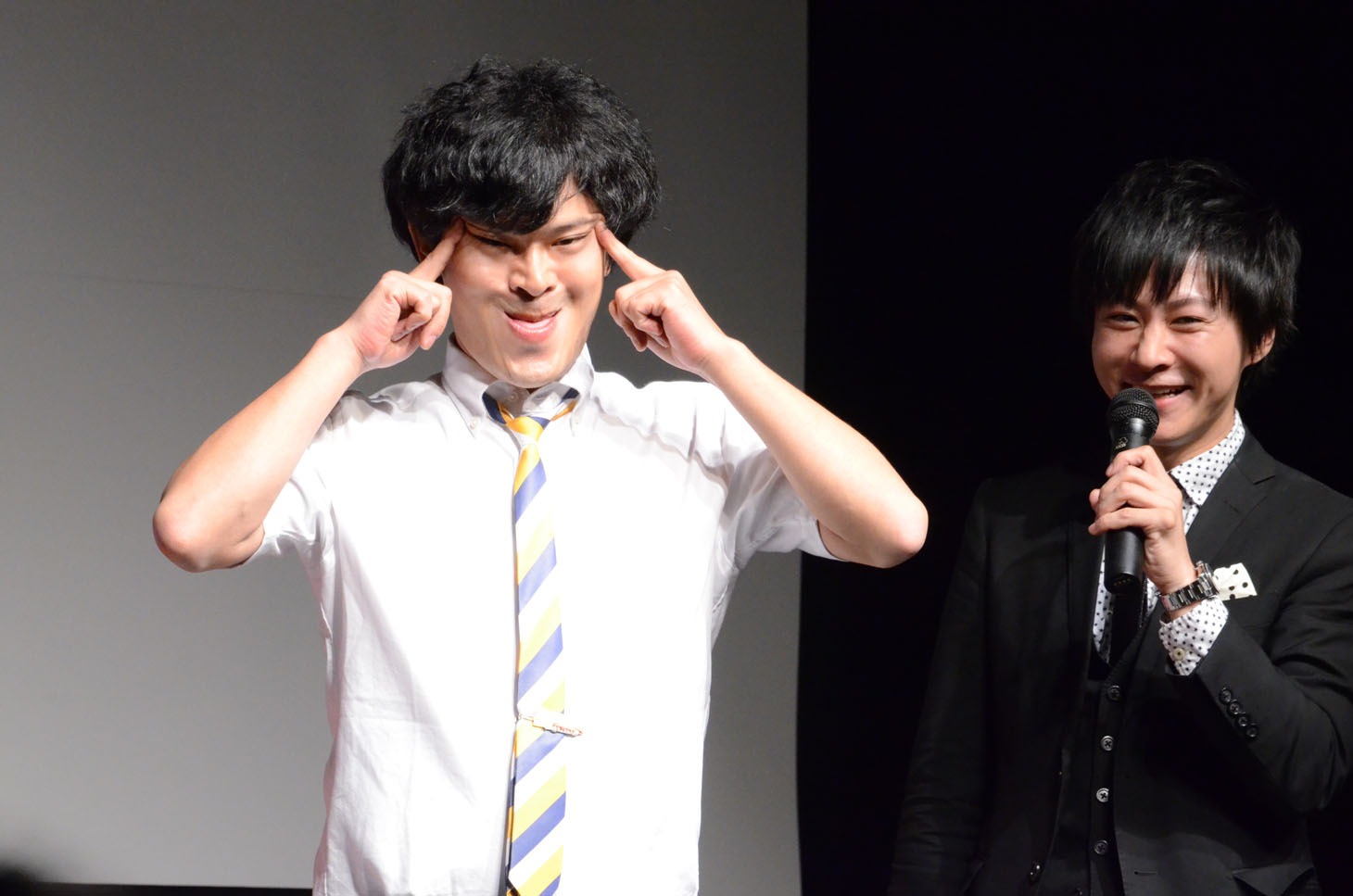 カイジの顔マネをする流れ星ちゅうえい（左）と、相方の瀧上。