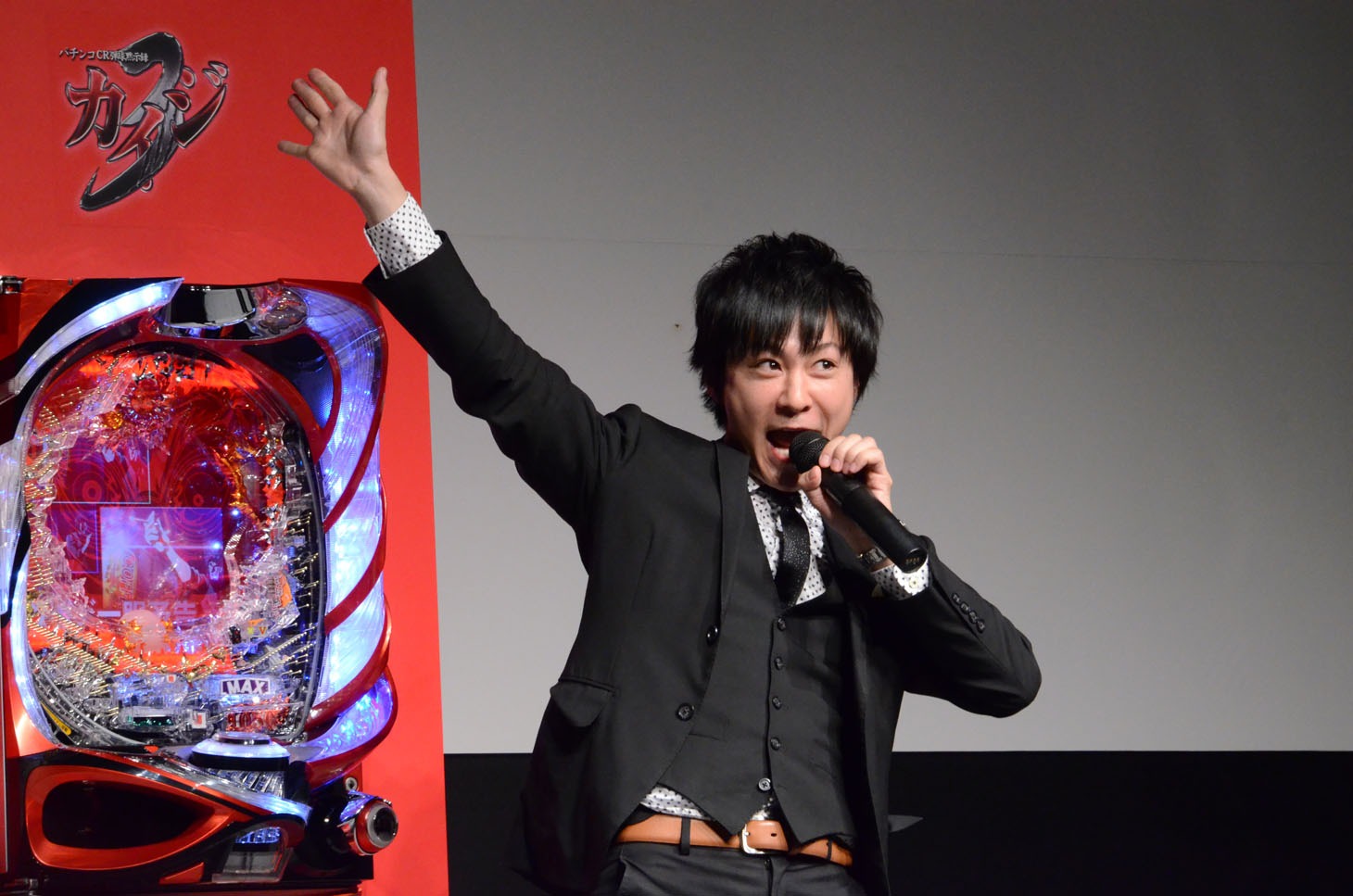 「パンダ」のお題でギャグを披露する瀧上。