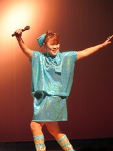 MCの山田邦子。