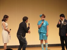 まだまだモノマネを披露する山田邦子。