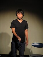 オープニングを担当したトップリード新妻。今立っている舞台こそ夢の場所であることを宣言。