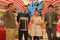 「今だから言えるナイショ話」囲み取材の様子。