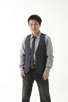 「初笑い東西寄席2015」リポーターのますだおかだ増田。(c)NHK