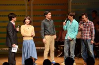 MCとトークを繰り広げるキサラギ。