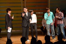 MCとトークを繰り広げるインデペンデンスデイ。