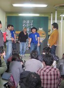 ケンコバとのプロレスボケがスベり、自分でオチをつけるザコシショウ。