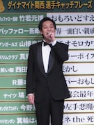 ナレーション担当のとろサーモン村田。