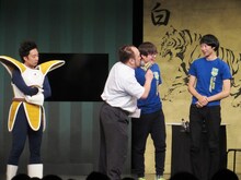 「大喜利メーション」に唯一コンビで参加し優勝したため、「数の勝利」と恐縮するラバーガール。