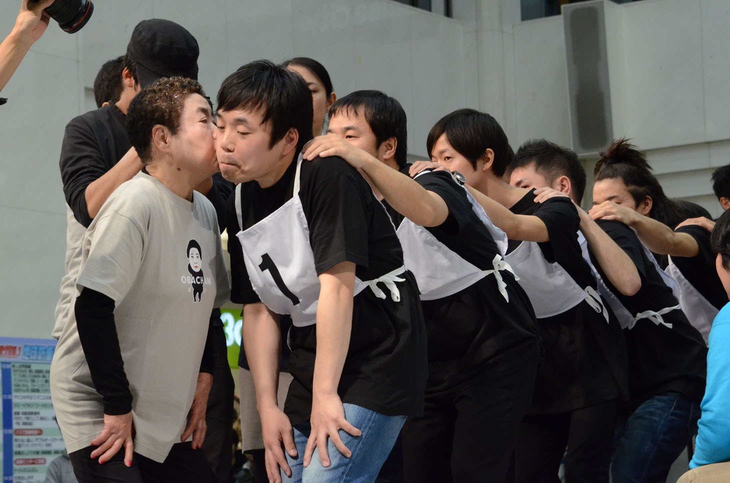 ギネス世界記録に挑戦するおばちゃん1号。