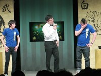 ありもしない過去の新人王の思い出に涙するケンコバ。