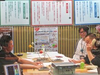 オードリー春日に電話し、少女時代の曲の歌詞を佐野元春のモノマネで朗読しているところ。