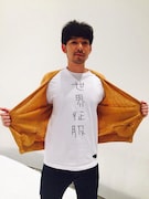 世界征服Tシャツを着用したタナカダファミリア。