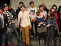 国沢の名前だけ呼びながら出てきたことを気にする梅小鉢。