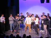 息の合ったところを見せるヒカリゴケ。