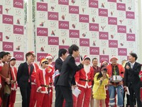 「歯が真黄色やないか！」と、とくこにツッコむ今田。原因はスンデゥブチゲにハマってるからとのこと。