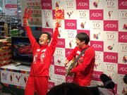 「ロブスター発売記念イベント」に出演した、テツandトモ。