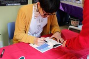 サイン会の様子。