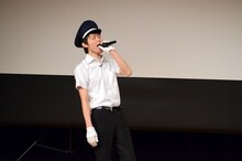 2本目のネタで駅員に扮するホシカワ。