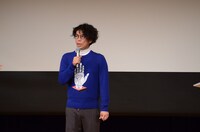 ゲスト審査員の片桐仁。