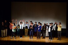 「トゥインクル1グランプリ2014」エンディングの様子。中央にいるのが優勝したホシカワ。