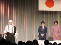 聞こえてきた伸びやかな歌声に戸惑うゴエと大吉。