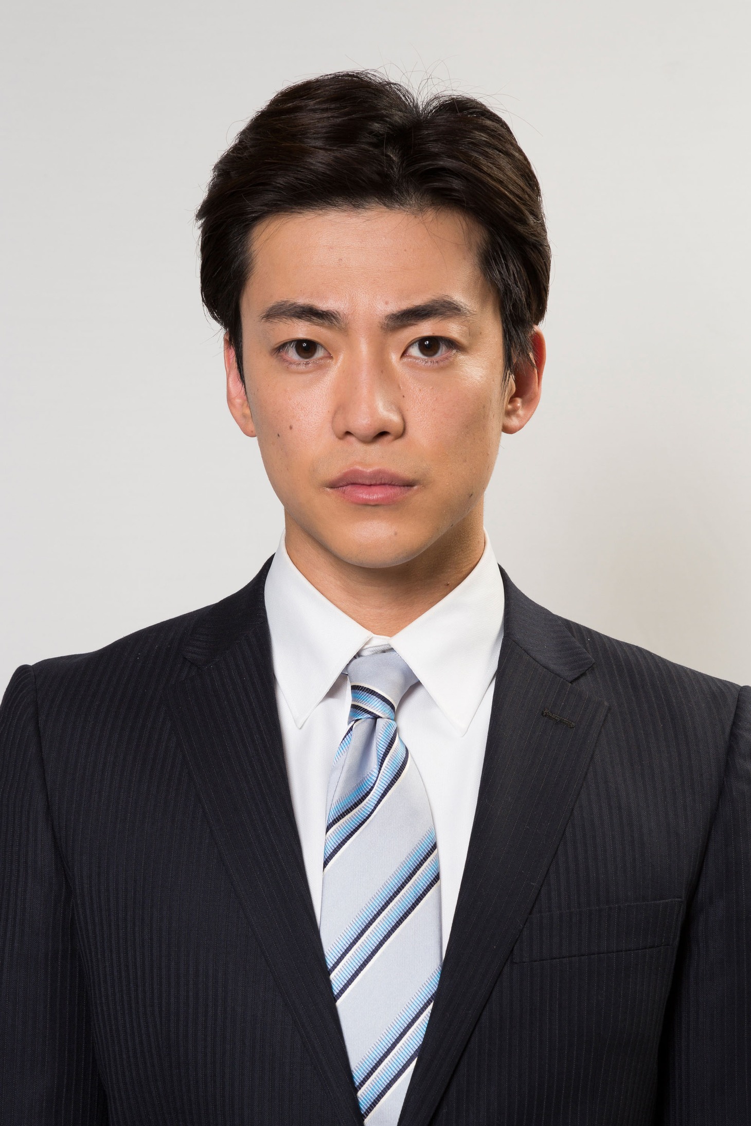 大東駿介。第1話で冴えない営業マンを演じる。
