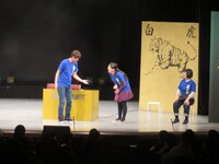 じゃんけんタイムに急に飛び跳ね始める楽しそうな異次元チーム。